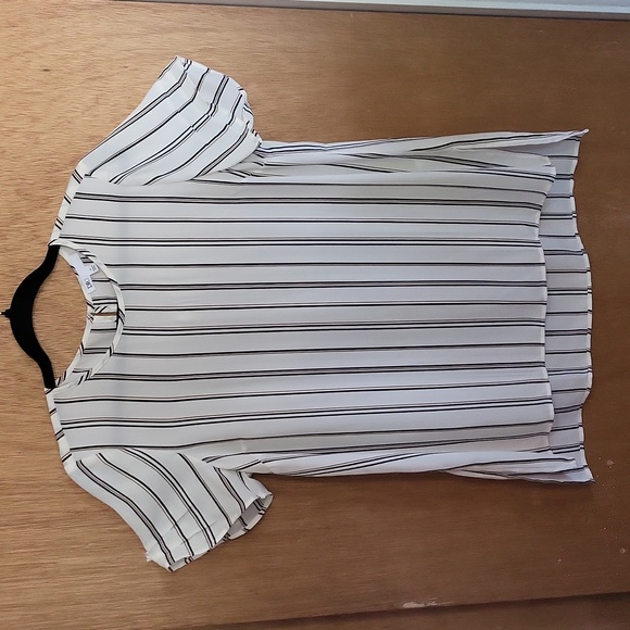Daniel Rainn NWOT short sleeve striped blouse with split side hem, Medium - Picture 13 of 14